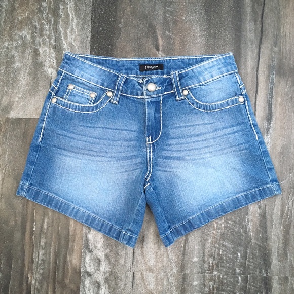 Blue Low Rise Embroidered Jean Shorts Suko Jeans - Picture 2 of 7